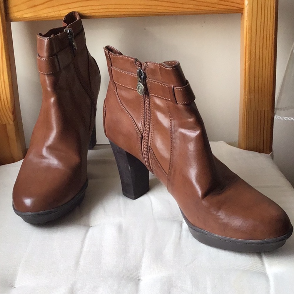 PRICE Reduced*****Etienne Aigner brown ankle boots